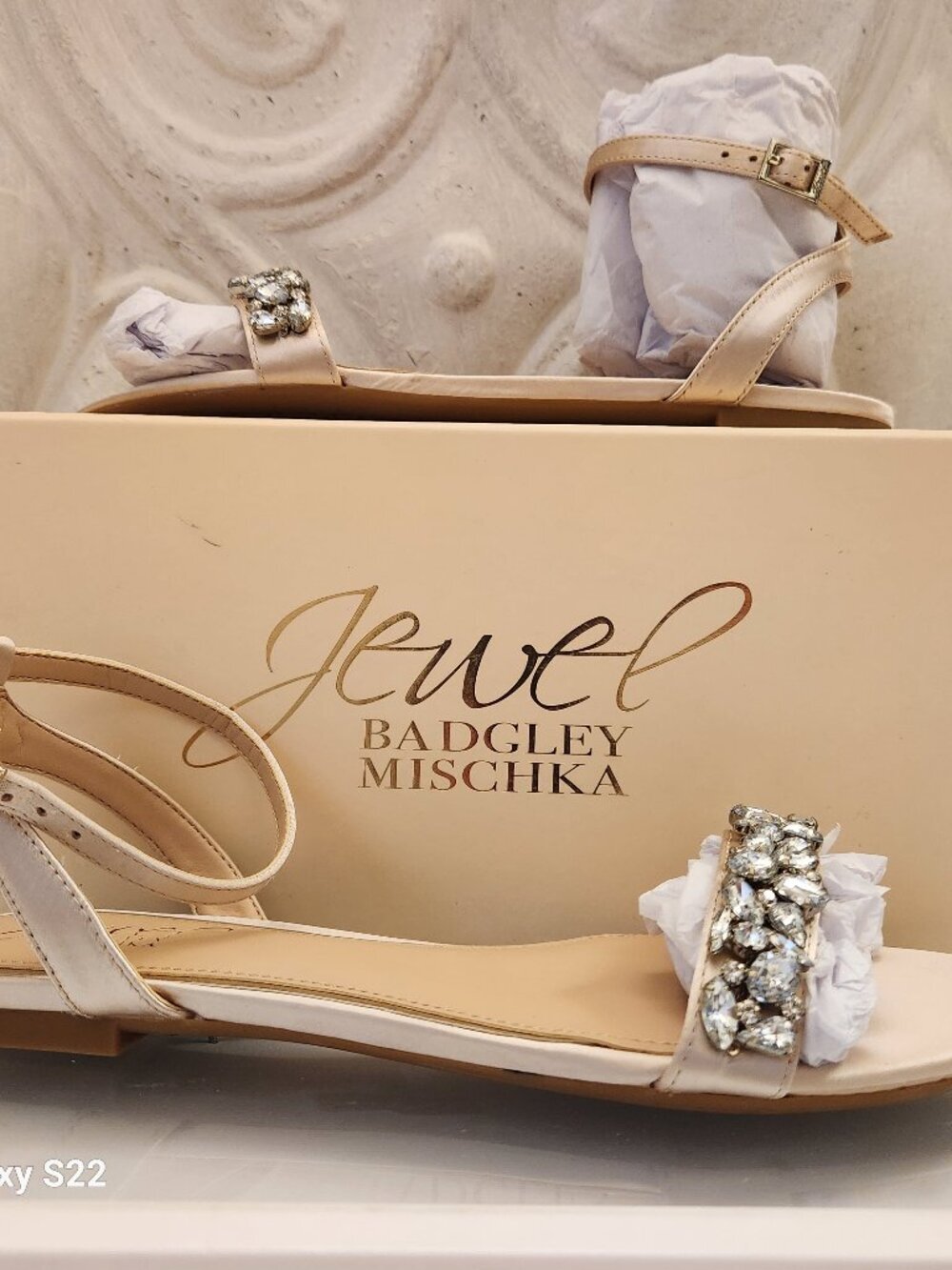 Jewel Badgley Mischka Champhane Satin " Ohara" Flat Sandals. NIB. Size 6.5.